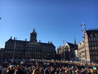 De demonstratie tegen de oorlog in Oekraïne op de Dam