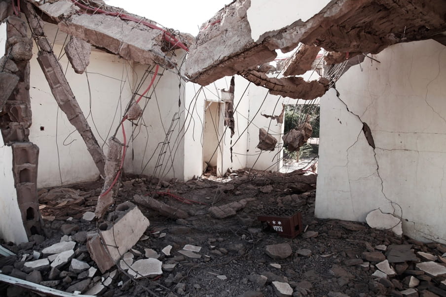 Het hotel N’Douldi in Douentza is verwoest door een luchtaanval van het Franse leger. Foto: Andreas Stahl