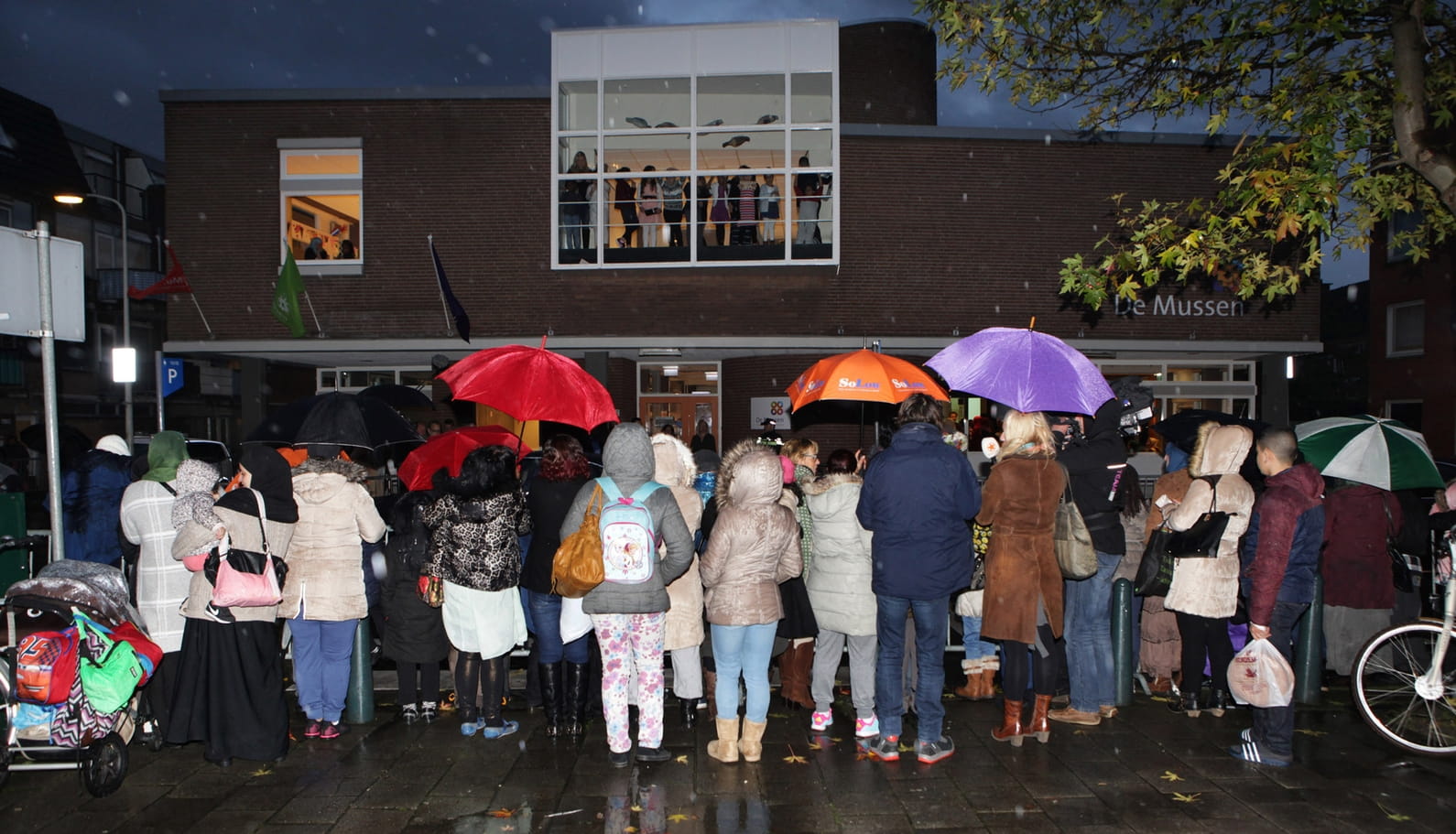 Met de media in de Haagse Schilderswijk: ‘Zouden we een allochtoon mogen?’