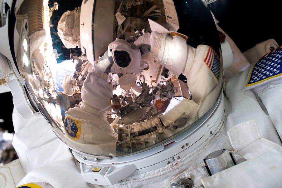 Een selfie van astronaut Scott Kelly, 28 oktober 2015. Bron: NASA