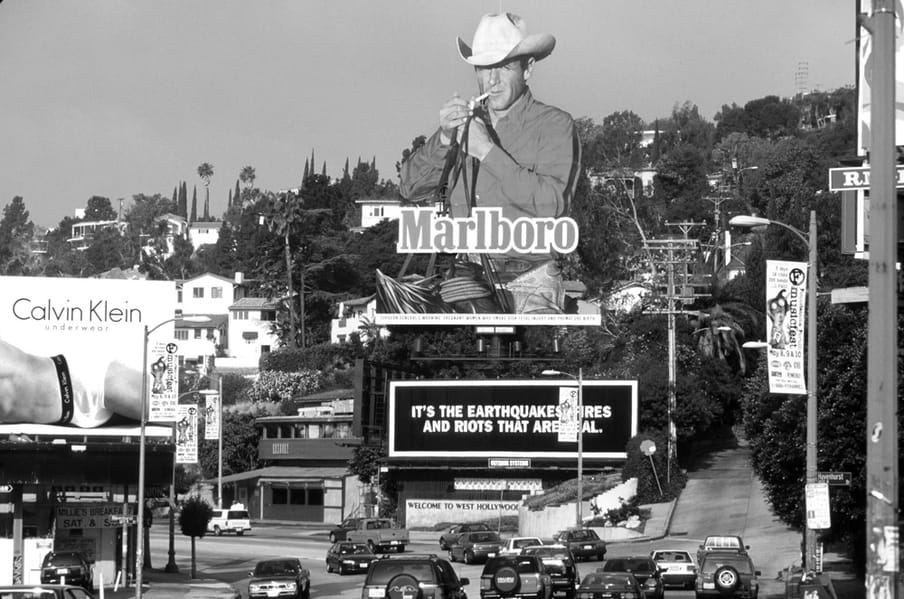 Billboard voor Marlboro in Los Angeles, 1997. Foto: Gilles Mingasson / Getty Images