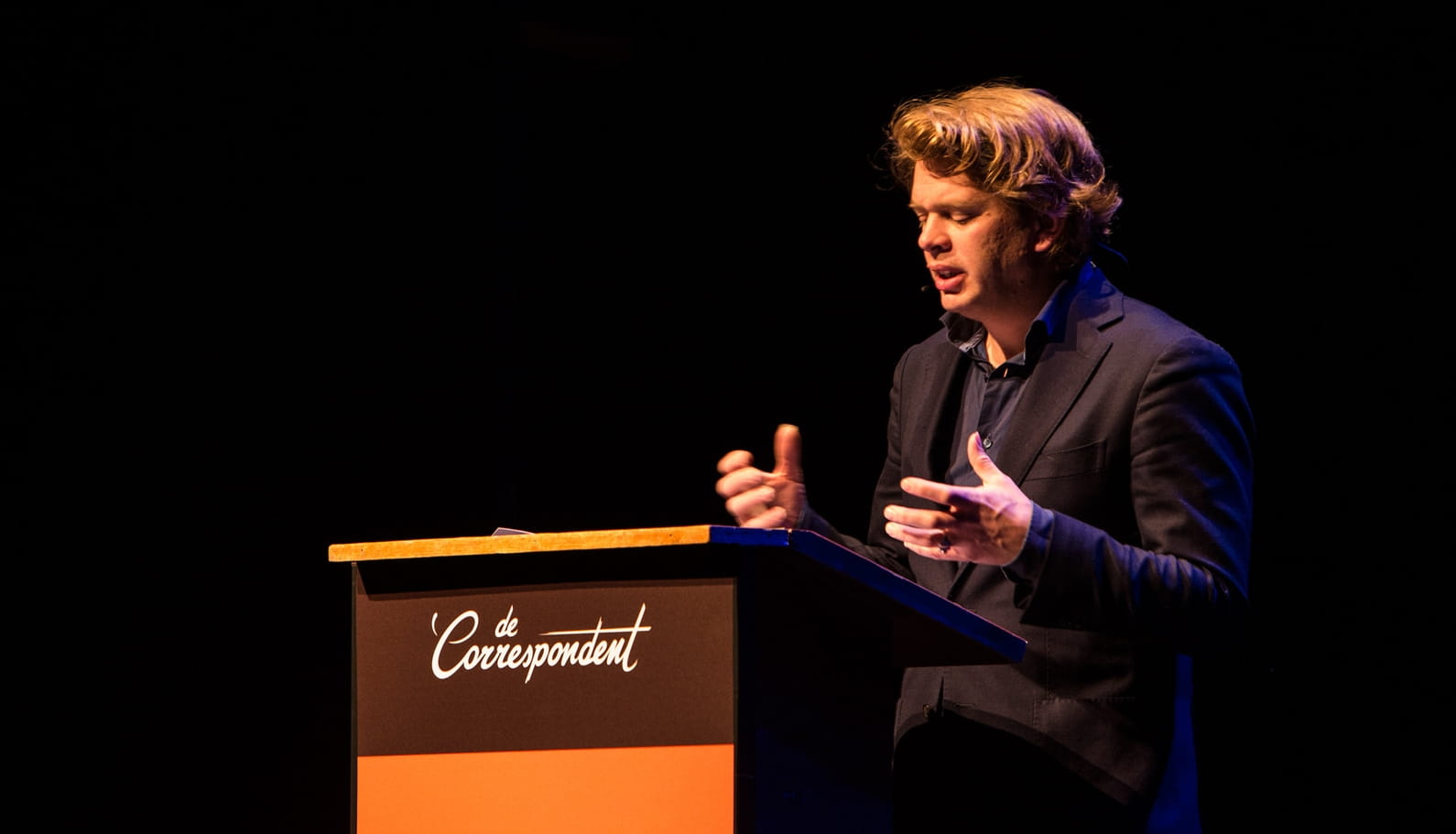 Dit is niet het kritisch volgen van de macht, dit is een greep naar de