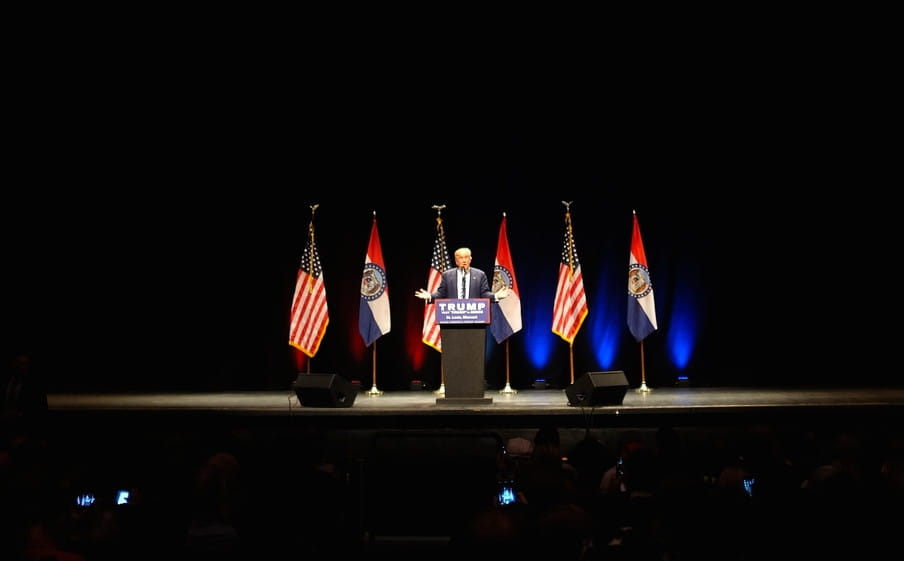 Donald Trump tijdens zijn verkiezingsbijeenkomst in St. Louis. Foto’s: Arjen van Veelen
