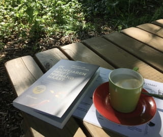 Boek van Marjolijn en koffie