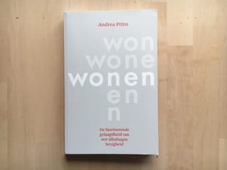 Het boek 'Wonen' van Andrea Prins