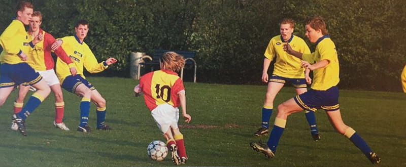 Jackie Groenen (12 jaar) tegen de jongens. (Foto: VV Desk/auteur onbekend)