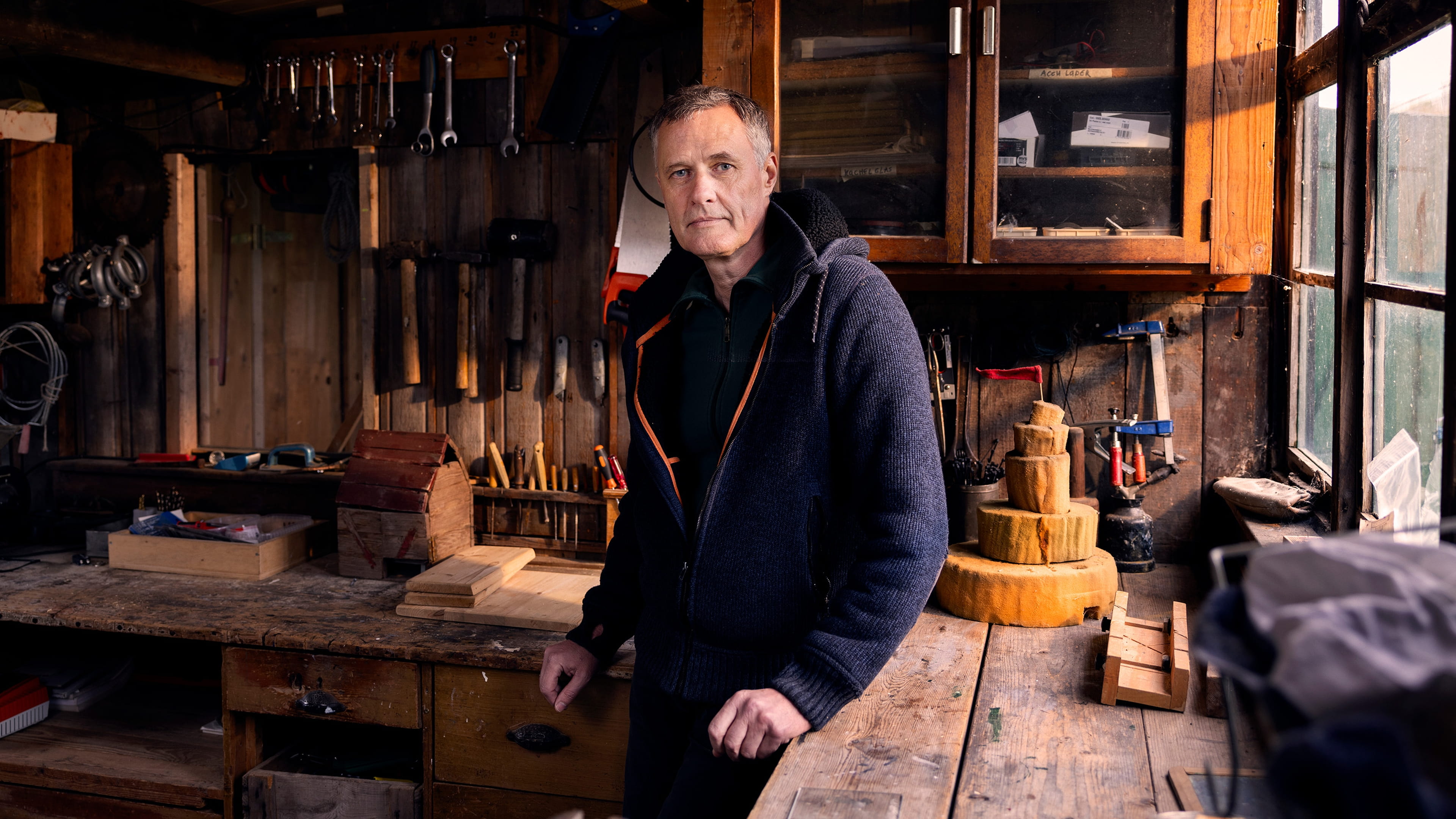 Wat moet je doen als je het wij-zij-denken in wordt getrokken? Durf in