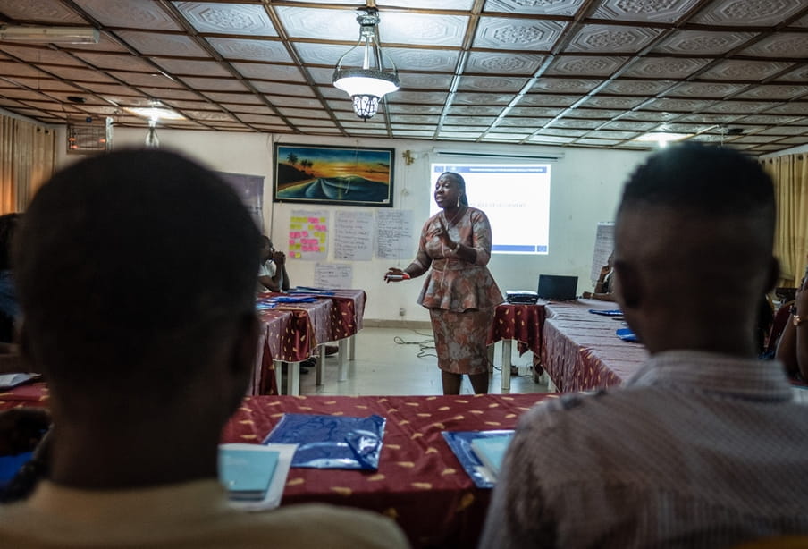 Tijdens een IOM-training voor bedrijfsvaardigheden in Lagos, Nigeria, op 16 oktober 2018. Foto: Tom Saater (voor De Correspondent)