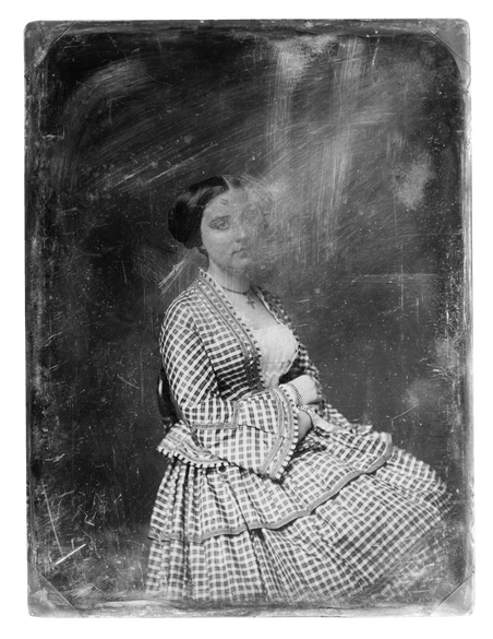 Beschadigde daguerreotypie uit de 19de eeuw, een van de allereerste foto’s. Meer dan één afdruk maken per foto was bij dit procedé niet mogelijk. Bron: Library of Congress