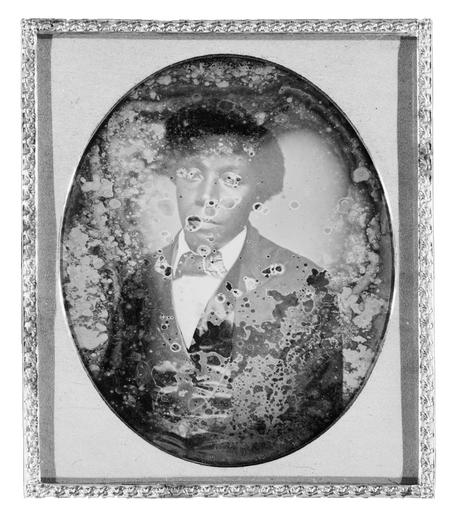 Beschadigde daguerreotypie, een oud fotografisch procédé dat een enkele afdruk produceert. Bron: Library of Congress