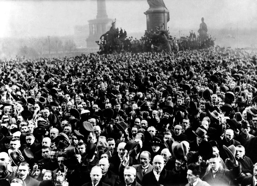 Demonstratie tegen het Verdrag van Versailles in Berlijn, 1923. Foto: Getty Images