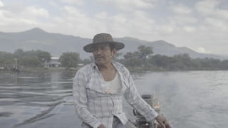 Een portret van een visser op het Izabal-meer in Guatamala.