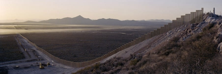 De muur tussen Mexico en de Verenigde Staten. Foto: Kai Wiedenhöfer