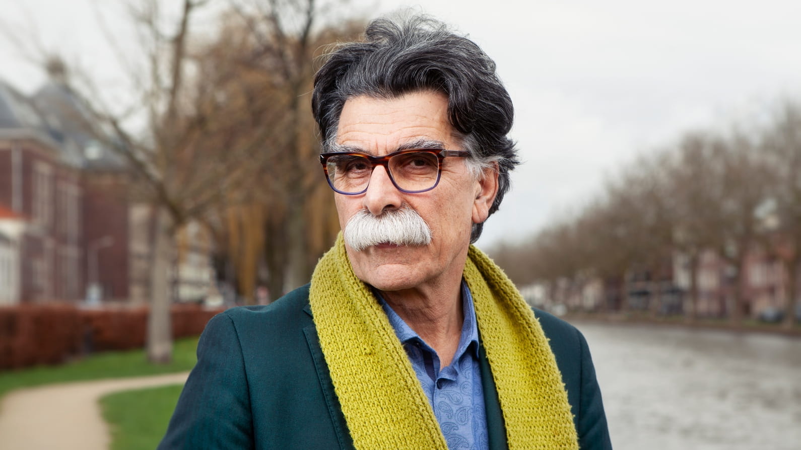 Kader Abdolah laat je met andere ogen naar het vertrouwde kijken - De