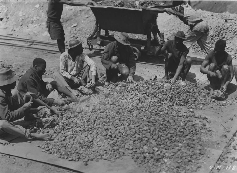 Mijnwerkers aan het werk in Luiswishi, 1938. Foto: UMHK