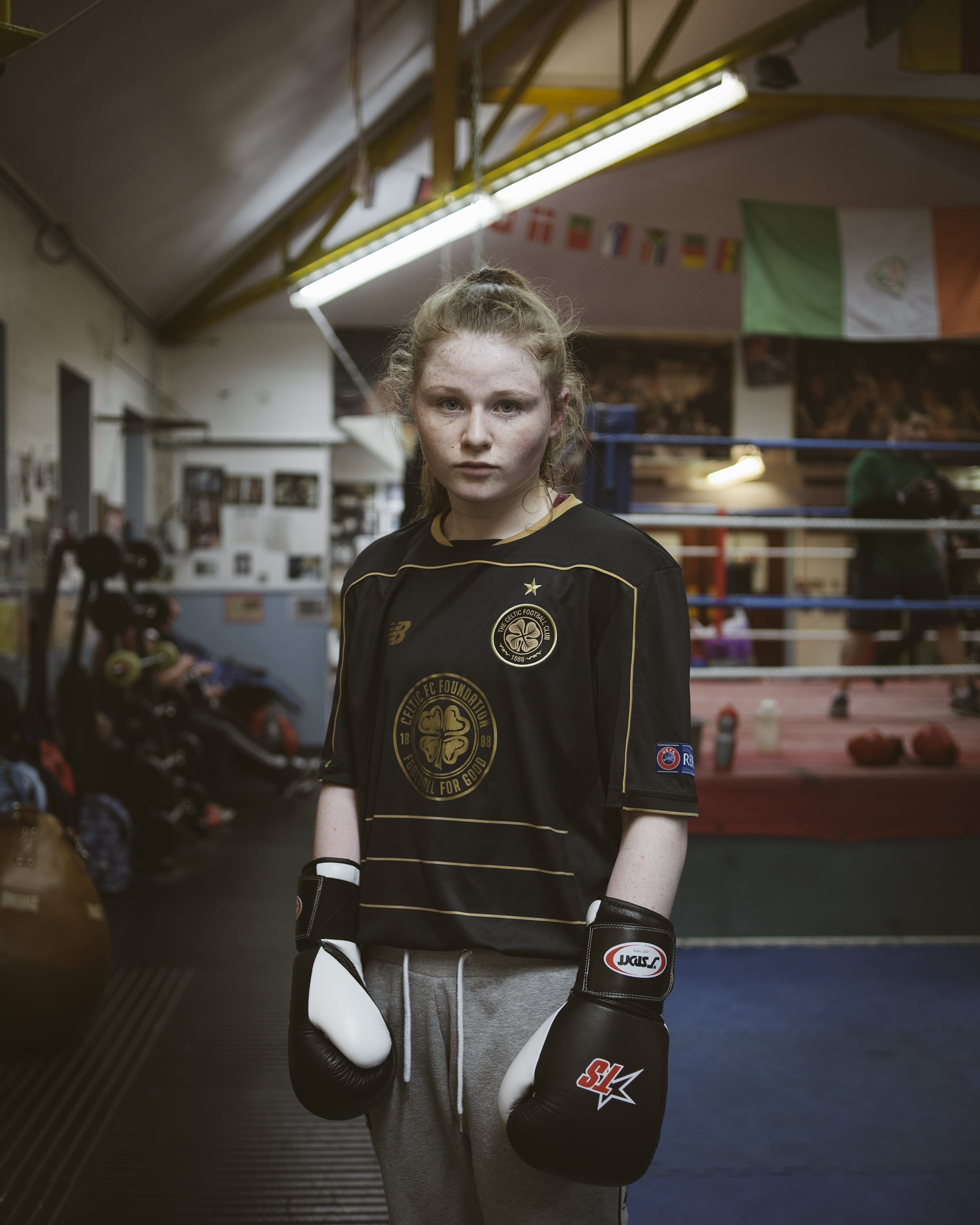 Meisje in boxschool in Belfast