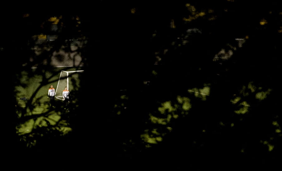 SAO PAULO - Keepers Michel Vorm en Tim Krul (R) tijdens de besloten training van het Nederlands elftal in het Estadio Paulo Machado de Carvalho. Oranje bereidt zich voor op de halve finale van het WK tegen Argentinië. Foto: ANP, Koen van Weel