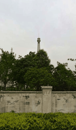 De Eiffeltoren.. or is it?