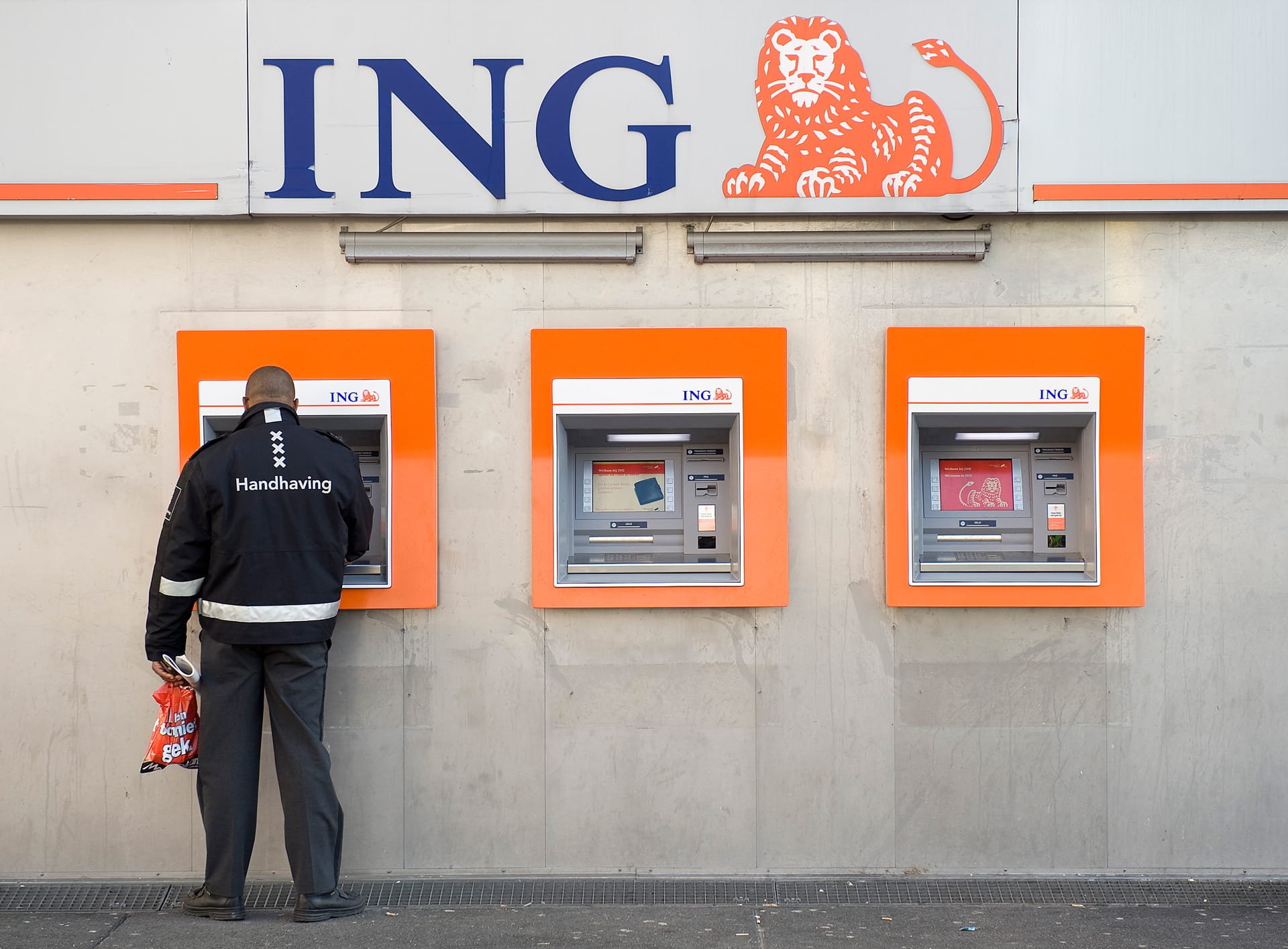 Het nieuwe pinnen volgens ING - De Correspondent
